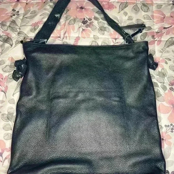 Persaman Snake Embossed Shoulder Bag - Picture 9 of 9